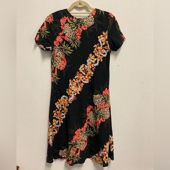 Hilo Hattie Women's Hawaiian Dress 
Size Small - Picture 7 of 8